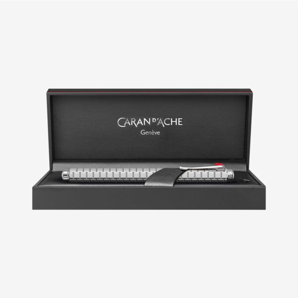 ECRIDOR™ AVENUE Platinum Fountain Pen - Image 4